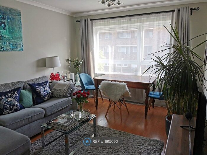 2 Bedroom Flat To Rent In Turenne Close, London, SW18