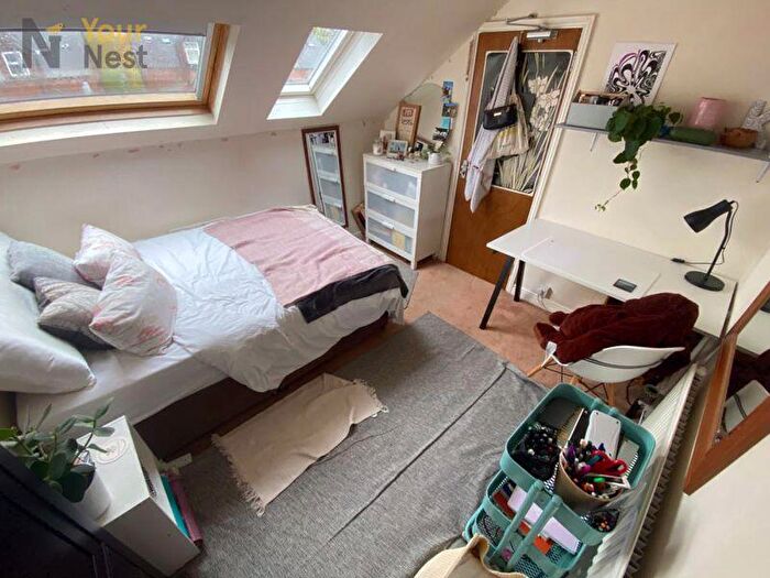 6 Bedroom Terraced House To Rent In Norwood Terrace, Hyde Park, Leeds, LS6