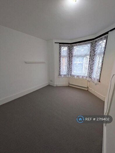2 Bedroom Flat To Rent In Fanshawe Avenue, Barking, IG11