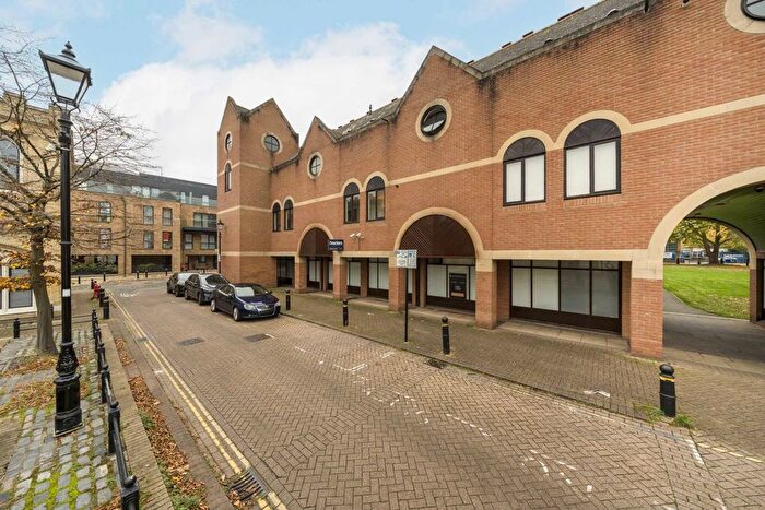 2 Bedroom Flat To Rent In Lawrence Parade, Lower Square, Isleworth, TW7