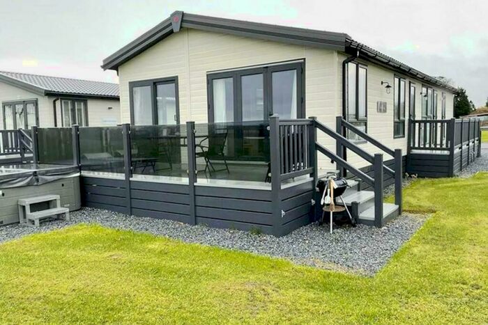 3 Bedroom Mobile Home For Sale In , Stewarts Resort, Saltire Lodge, St Andrews, KY16