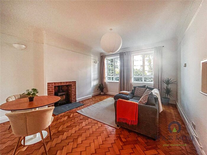 2 Bedroom Flat For Sale In Croydon Road, Wallington, SM6