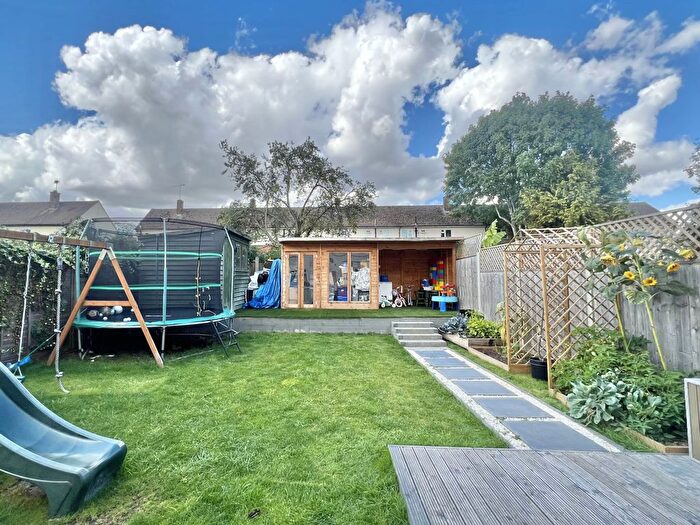 2 Bedroom End Terrace House To Rent In Stuart Close, Brentwood, CM15