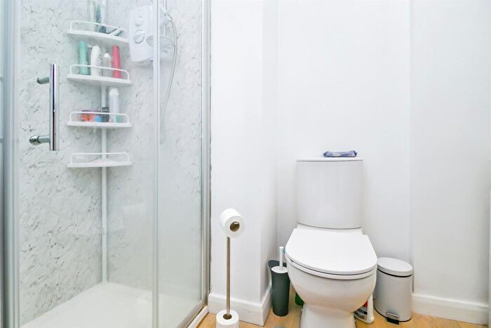 1 Bedroom Flat For Sale In Glebe Street, Penarth, CF64