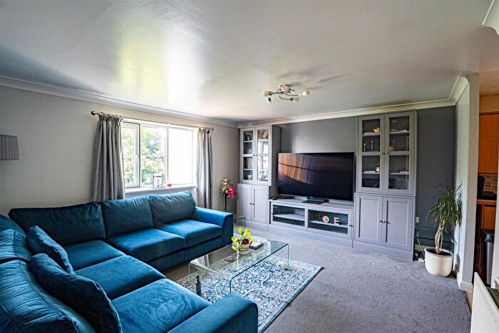 2 Bedroom Flat For Sale In Arbourvale, St. Leonards-On-Sea, TN38