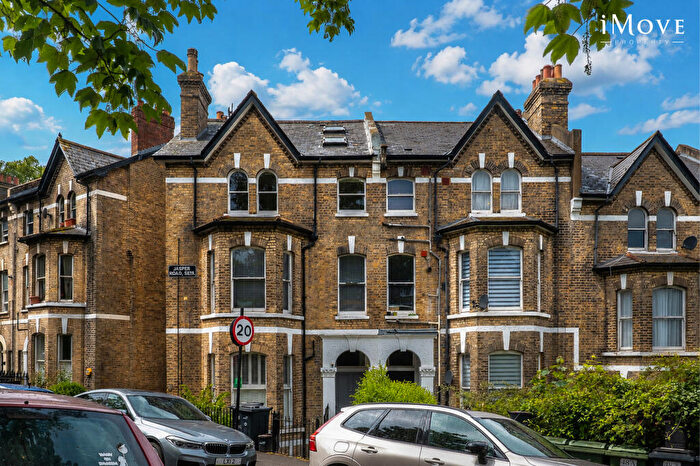 2 Bedroom Flat For Sale In Jasper Road, London, SE19