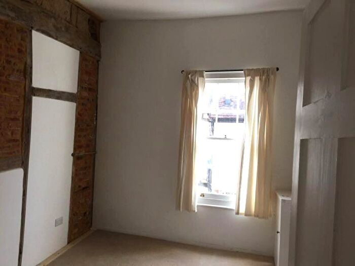 2 Bedroom Flat For Sale In Church Street, Godalming, Surrey, GU7