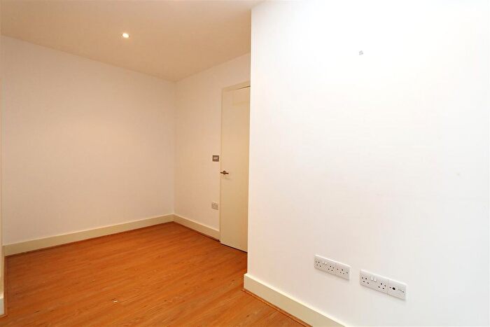 1 Bedroom Flat To Rent In Times Square, London, E1