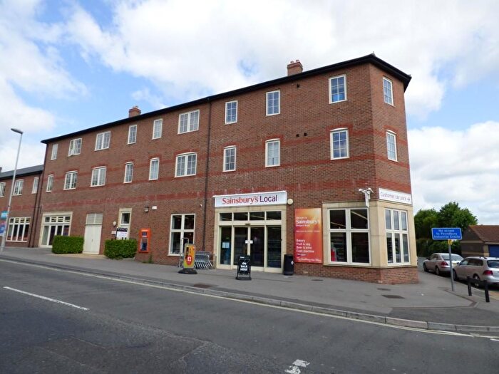 2 Bedroom Flat To Rent In St Martins Place, - Bridport Road, Dorchester, DT1