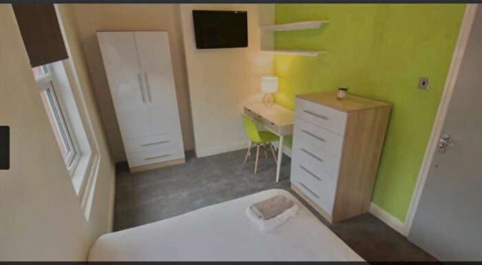 6 Bedroom Terraced House To Rent In Headingley Avenue, Leeds, West Yorkshire, LS6