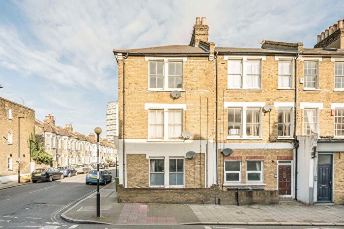 2 Bedroom Flat To Rent In Landor Road, London, SW9