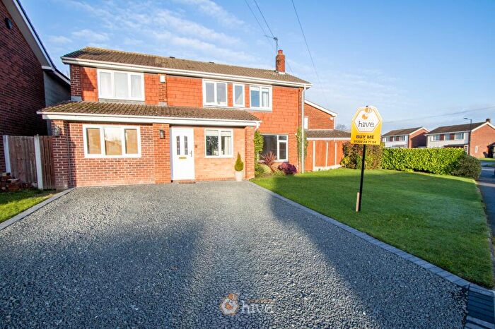 4 Bedroom Detached House For Sale In Checkstone Avenue, Bessacarr, Doncaster, DN4