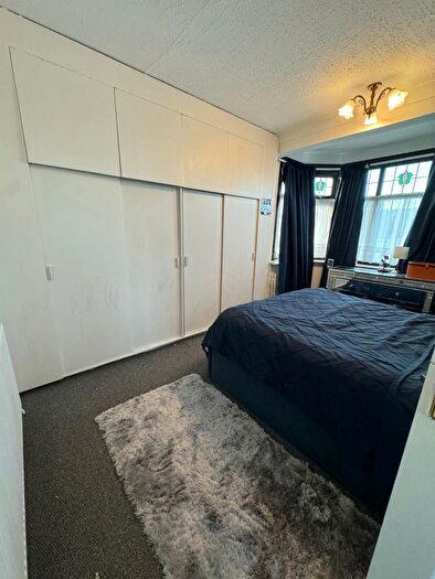 3 Bedroom Flat To Rent In Dorset Avenue, Romford, RM1