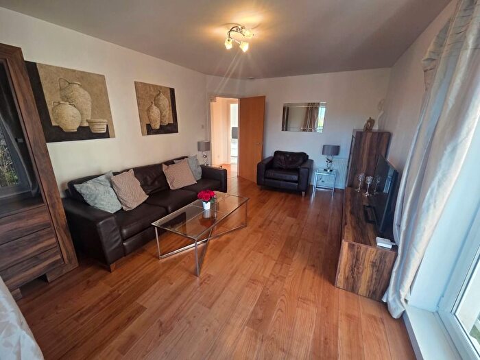 2 Bedroom Flat To Rent In Shaw Crescent, Cornhill, Aberdeen, AB25