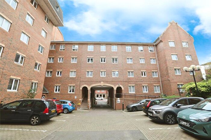 2 Bedroom Apartment For Sale In Pembroke Court, Chatham, ME4