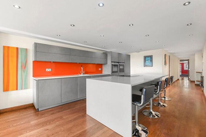 2 Bedroom Flat To Rent In Merchant Court, Wapping Wall, E1W