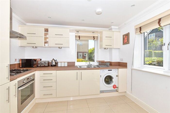 2 Bedroom Flat For Sale In Paxton Avenue, Hawkinge, Folkestone, Kent, CT18