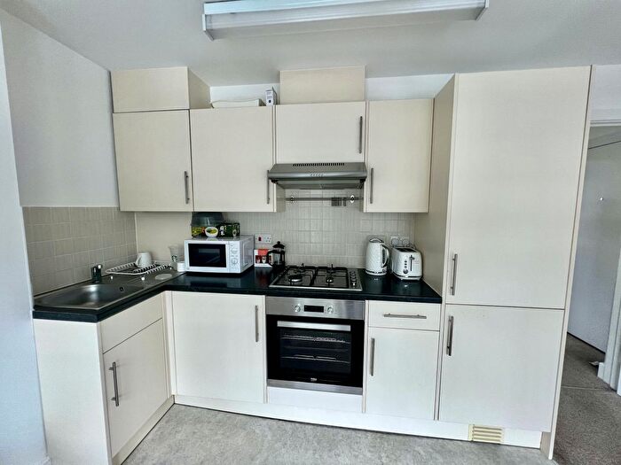 1 Bedroom Flat To Rent In West Hill, Epsom, KT19