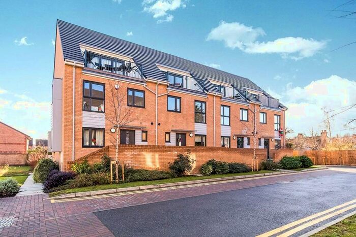 4 Bedroom House To Rent In Creek Mill Way, Dartford, Kent, DA1