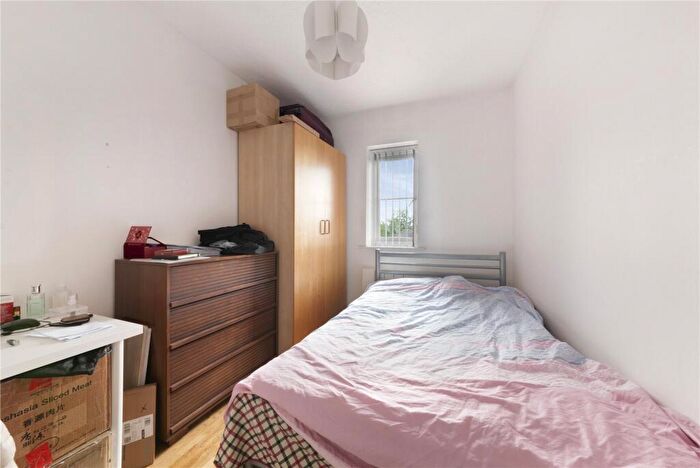 2 Bedroom Apartment To Rent In Wheat Sheaf Close, London, E14
