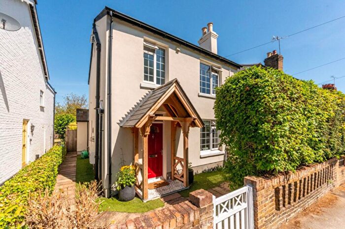 3 Bedroom Detached House For Sale In Vicarage Road, Maidenhead, SL6