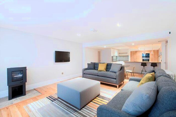 2 Bedroom Apartment To Rent In / Hamilton Place, Stockbridge, Edinburgh, EH3