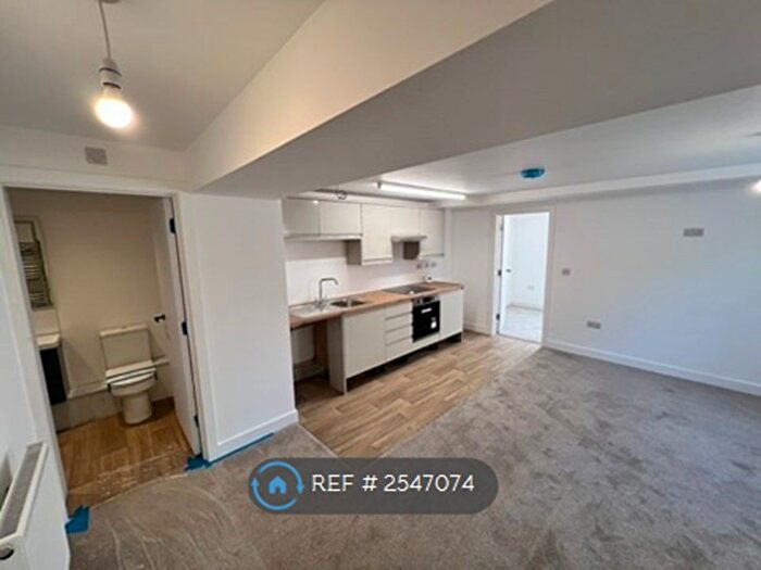 1 Bedroom Flat To Rent In Spinney Road, Irthlingborough, NN9