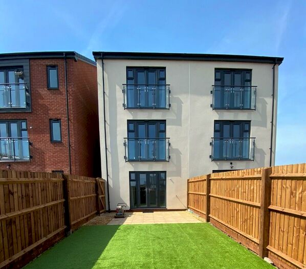 4 Bedroom Semi-Detached House To Rent In Ffordd Darwin, Barry, CF63