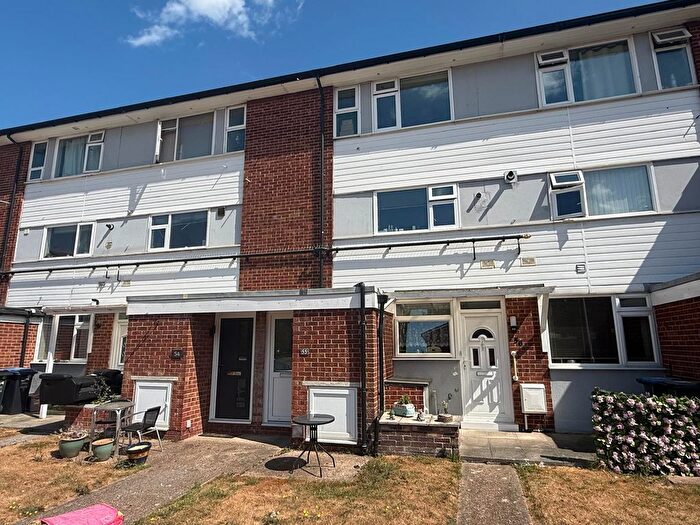 2 Bedroom Maisonette For Sale In Magdalen Court, Broadstairs, CT10