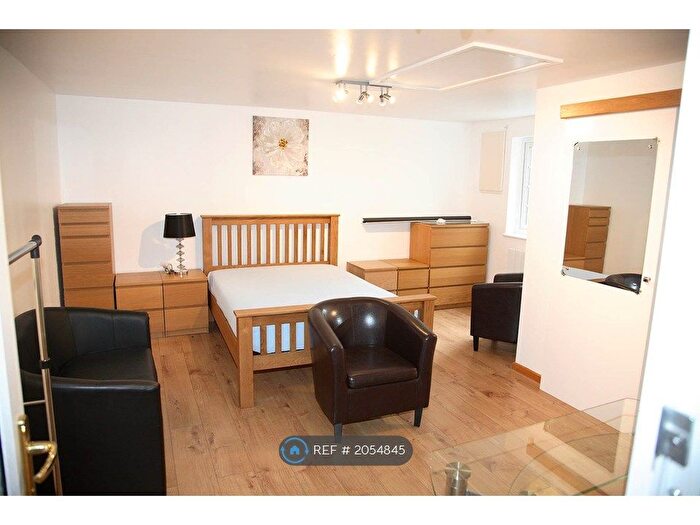 Studio To Rent In Bragbury End, Stevenage, SG2