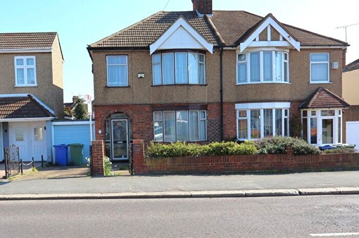 3 Bedroom Semi Detached House For Sale In Southend Road, Grays, Essex, RM17