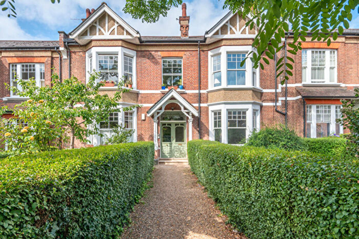 3 Bedroom Flat For Sale In Brondesbury Park Mansions, Queen's Park, London, NW6