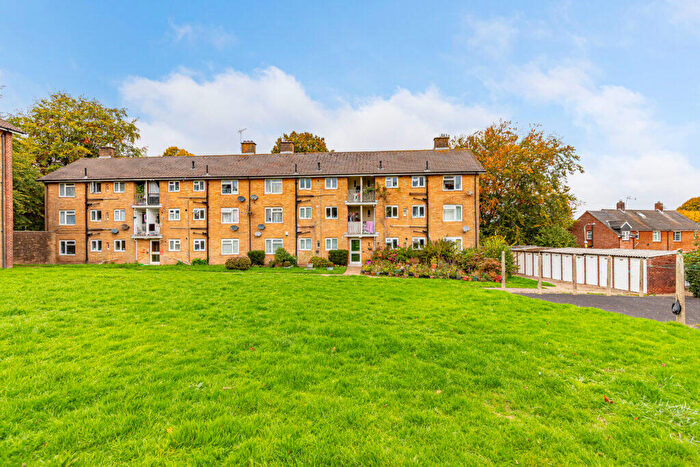 2 Bedroom Flat For Sale In Mandale Road, Bournemouth, BH11