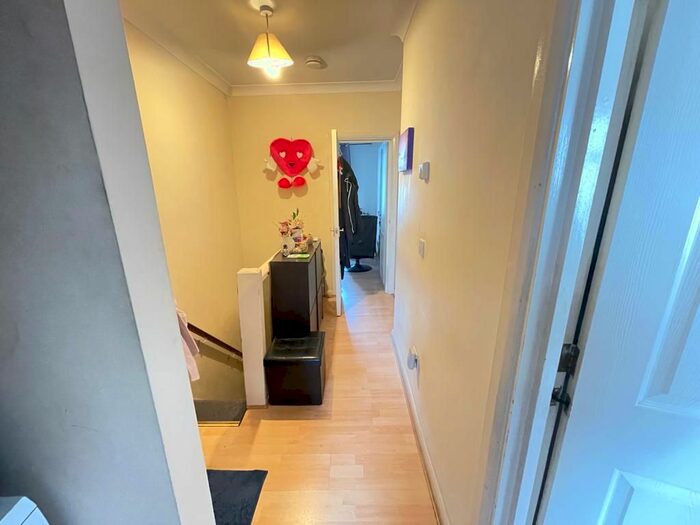 2 Bedroom Flat To Rent In Frognal Avenue, Harrow HA1
