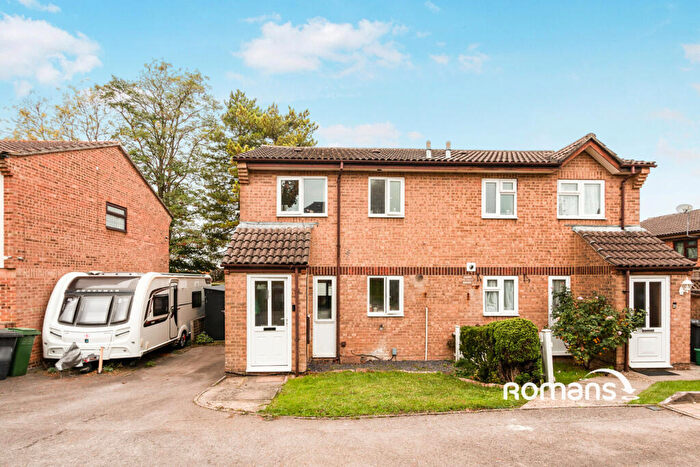 3 Bedroom Semi-Detached House To Rent In Moorfoot Gardens, Basingstoke, RG22