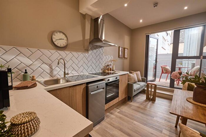 1 Bedroom Flat To Rent In High Street, Exeter, EX4