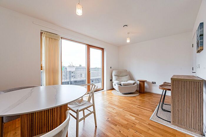 2 Bedroom Flat To Rent In Blackheath Hill, Greenwich, London, SE10