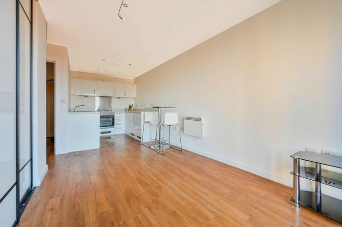 Studio To Rent In Guildford Road, Woking, GU22