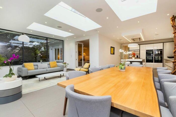 5 Bedroom Town House To Rent In Barnet Gate Lane, Arkley, Barnet, EN5