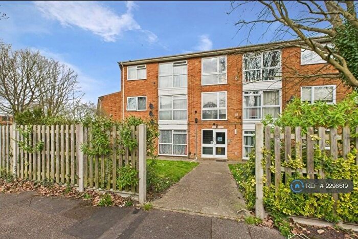 2 Bedroom Flat To Rent In Old Castle Walk, Gillingham, ME8