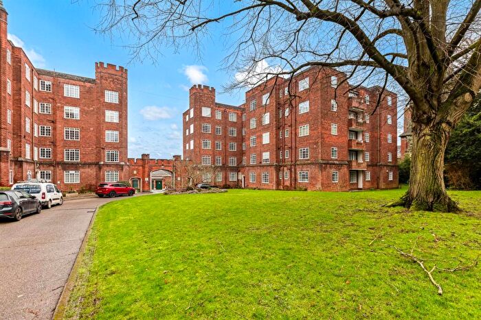 2 Bedroom Apartment For Sale In Stoneygate Court, Leicester, LE2