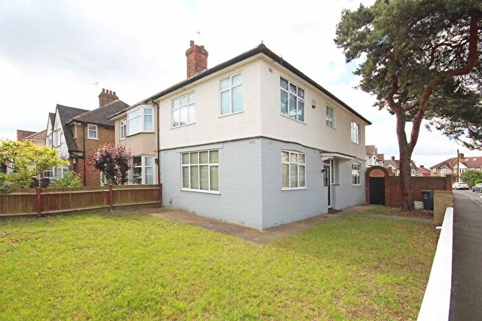 3 Bedroom Semi Detached House To Rent In Central Avenue, Hounslow, TW3