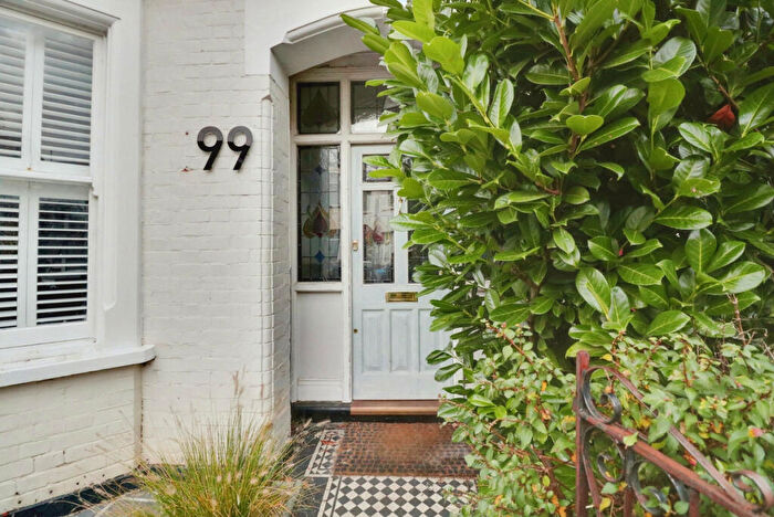 3 Bedroom Terraced House To Rent In Beedell Avenue, Westcliff-on-sea, SS0