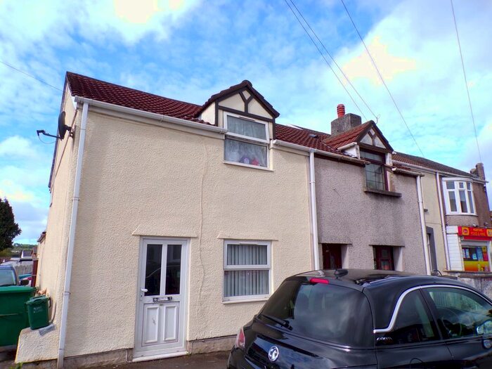 3 Bedroom End Of Terrace House To Rent In Middle Road, Swansea, SA5