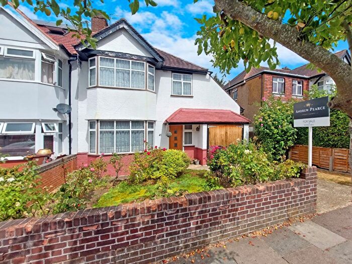 4 Bedroom Semi-Detached House For Sale In Rayners Lane, Harrow, HA2