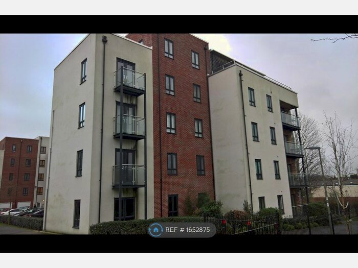 2 Bedroom Flat To Rent In Sinclair Drive, Basingstoke, RG21