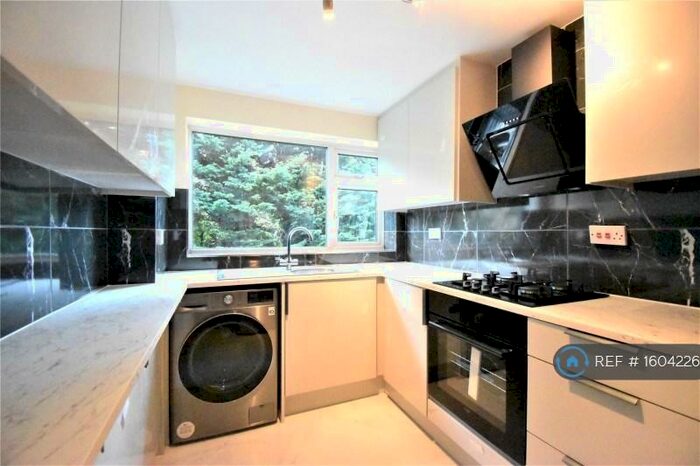 3 Bedroom Flat To Rent In Prince Andrew Close, Maidenhead, SL6