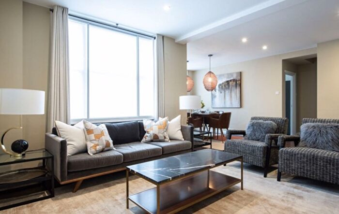 3 Bedroom Flat To Rent In Hill Street, Mayfair, W1J