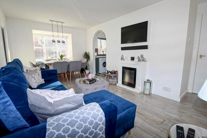 1 Bedroom Flat To Rent In Medesenge Way, Palmers Green, N13