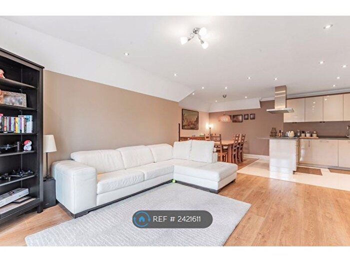 2 Bedroom Flat To Rent In Purley, Purley, CR8